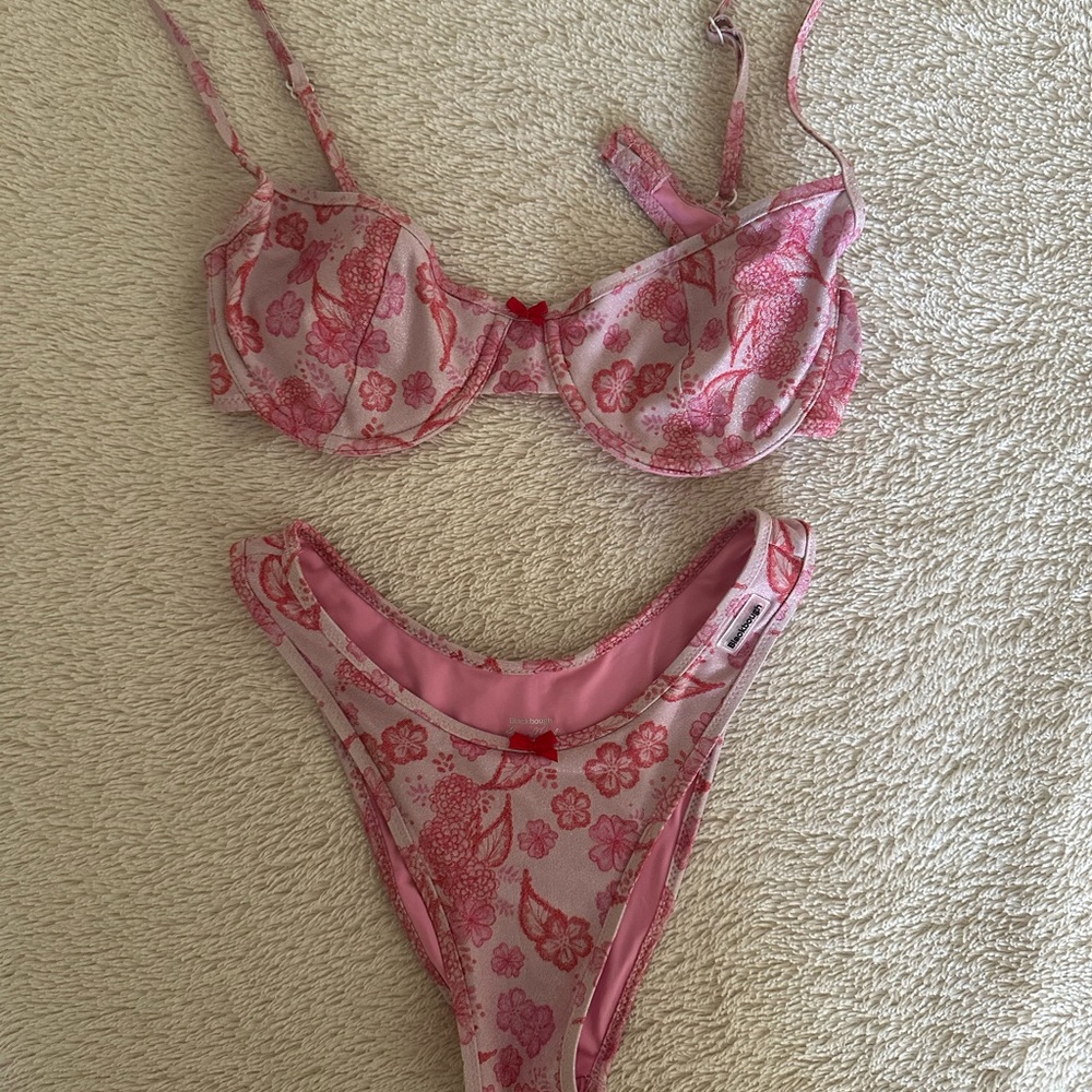 BLACKBOUGH FIONA BIKINI SET 
top: M
bottoms: XS